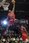 NBA选秀前四顺位大乱斗：76人马刺独行侠黄蜂谁能笑到最后？