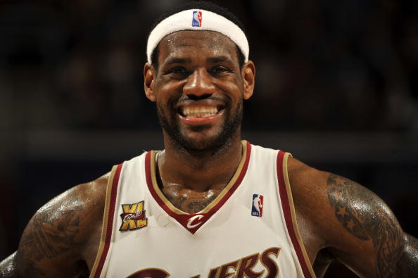 2025年NBA最佳阵容揭晓：詹姆斯库里二阵哈登三阵