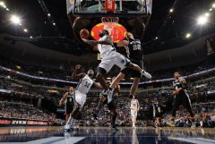 NBA球星文班亚马在少林寺完成十天闭关特训被曝考取“少林一段”网友：这下变