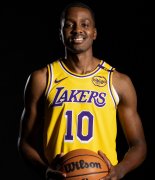 流言板]25岁生日快乐！NBA官方晒照为克里斯蒂安-科洛科庆生