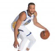 流言板]26岁生日快乐！NBA官方晒照为凯文-诺克斯庆生